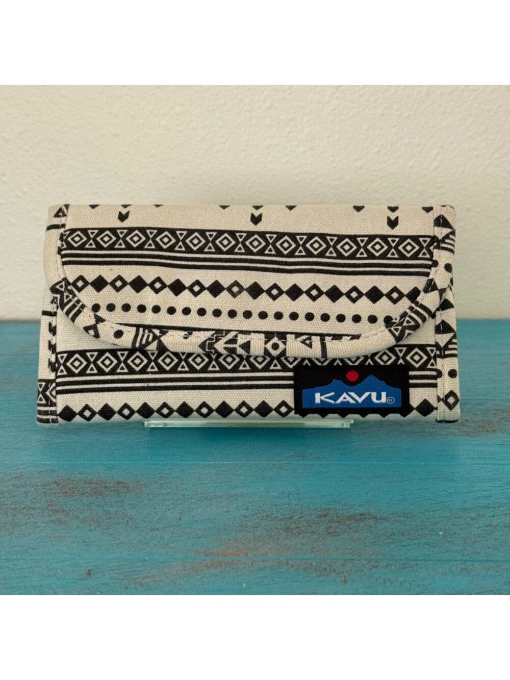Kavu Mondo Spender Tri-Fold Design Wallet Clutch Travel Organizer Black & Cream